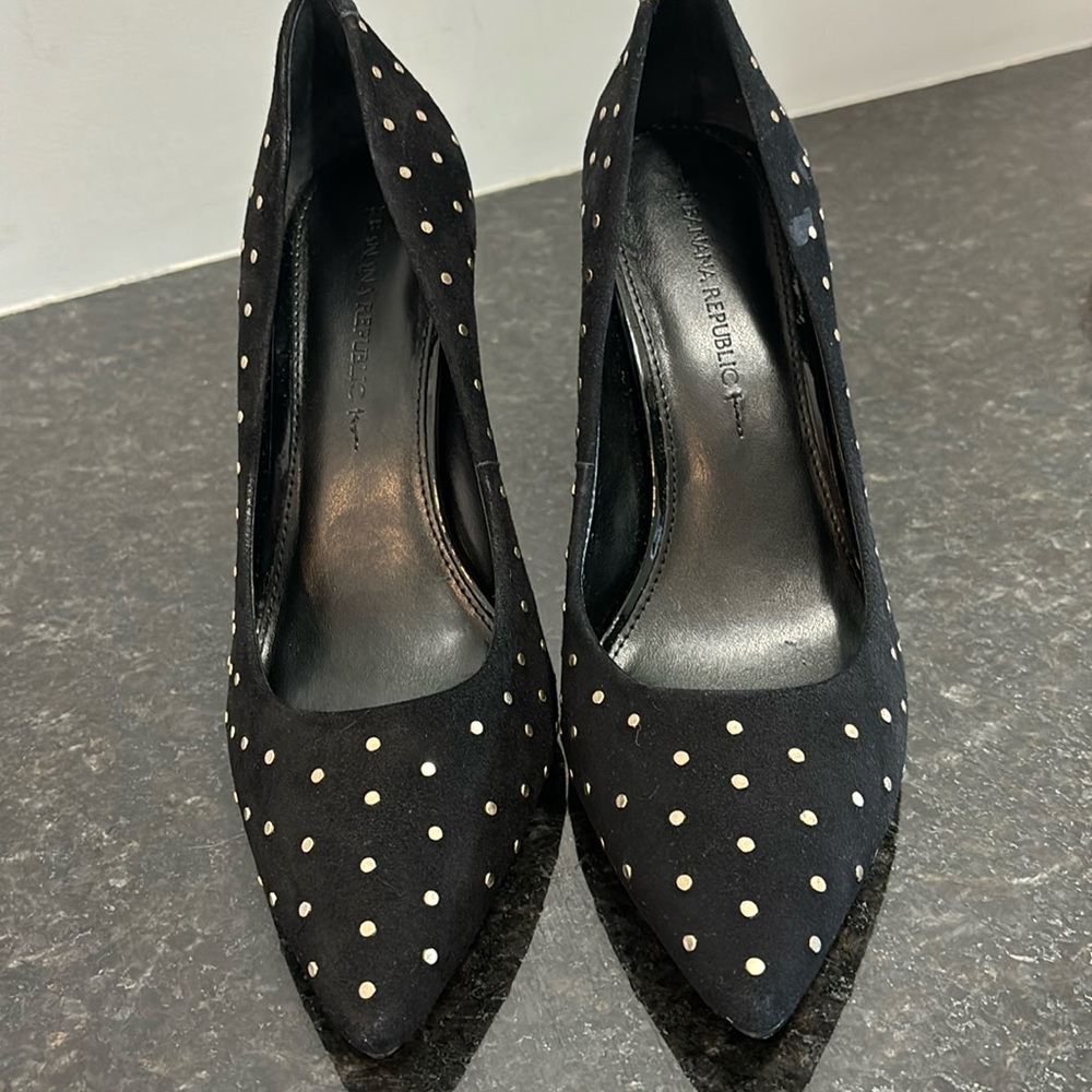Banana Republic Black and gold pointy‎ toe pumps